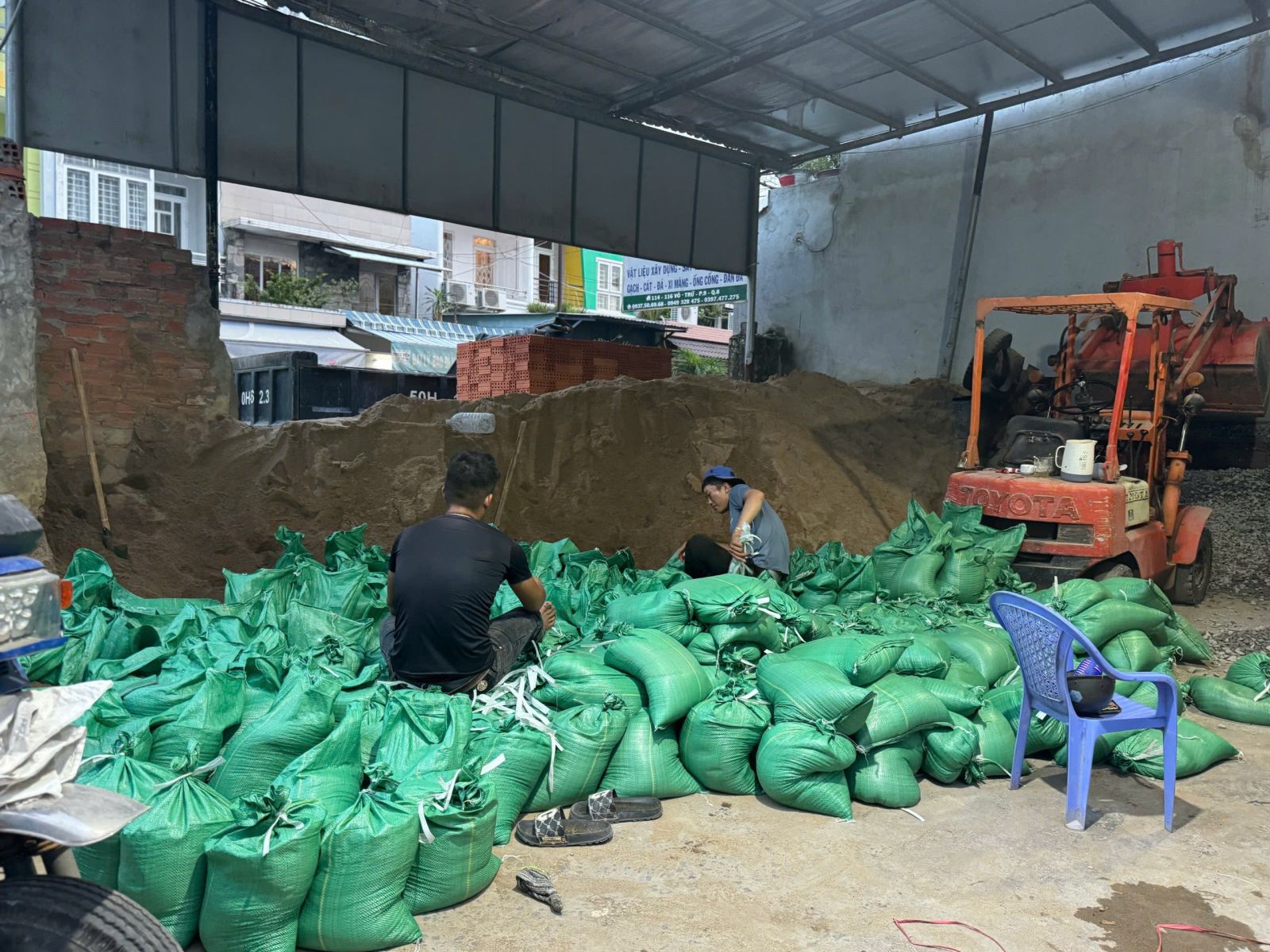 cát đóng bao tại vlxd anh quân